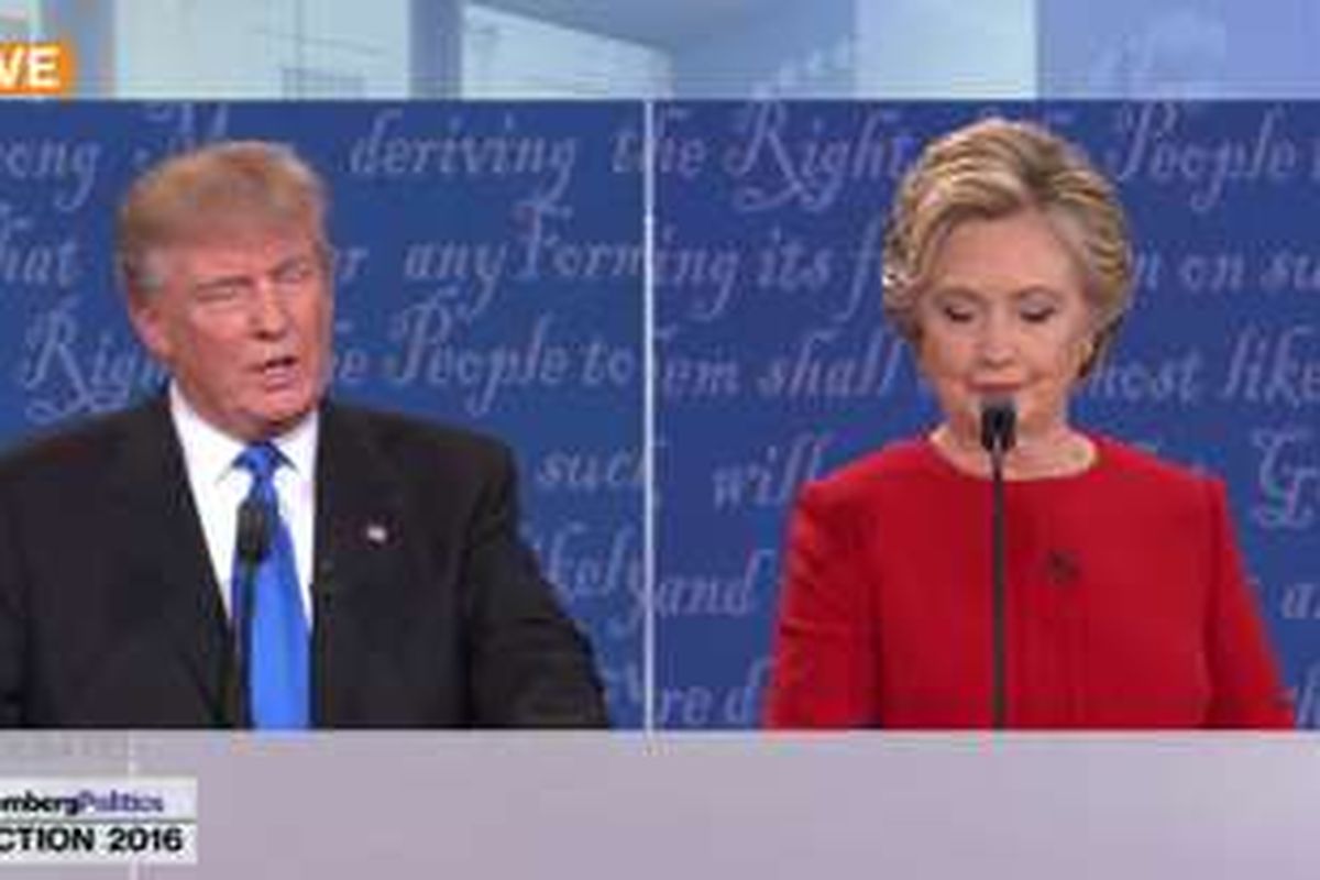 Donald Trump dan Hillary Clinton dalam acara debat pertama Pilpres AS di New York, Selasa (27/9/2016) WIB.