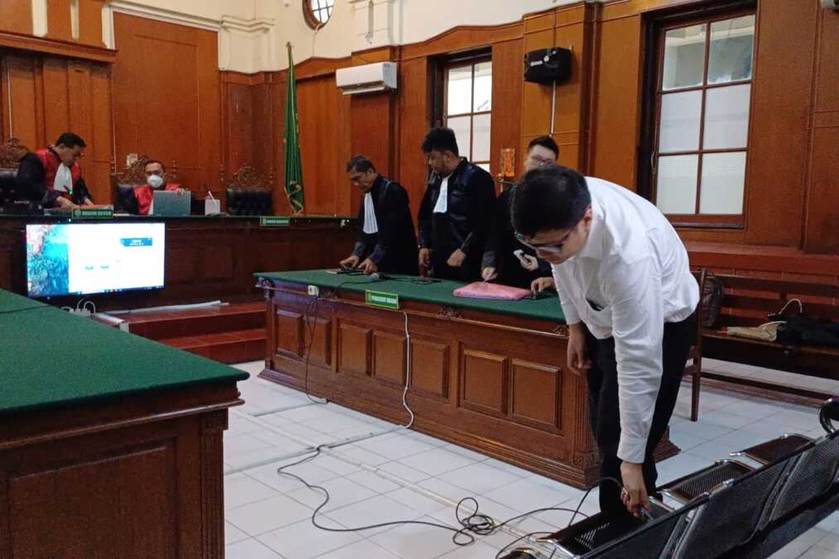 Terdakwa Gregorius Ronald Tannur menghadiri sidang putusan di PN Surabaya, Rabu (24/7/2024).