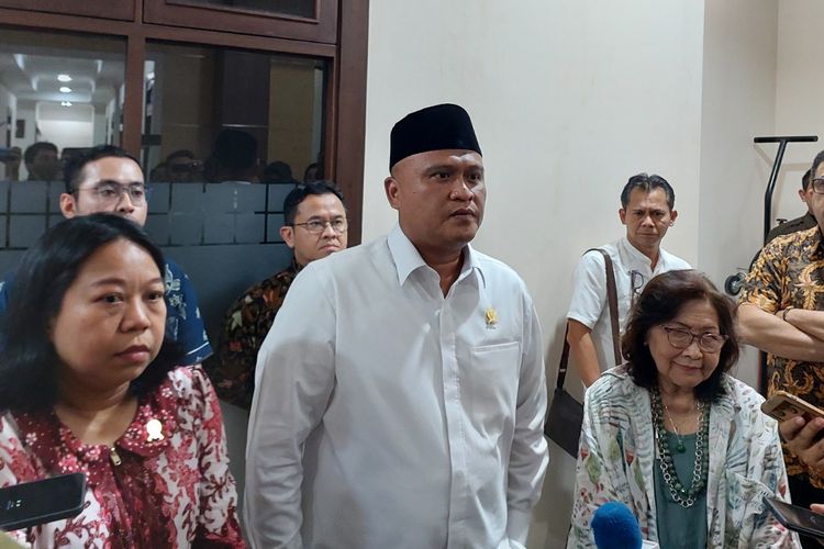 Anggota KPPU, Hilman Pujana ketika ditemui KompasTekno dalam acara Focus Group Discussion yang dilakukan KPPU di Jakarta, Rabu (29/5/2024).