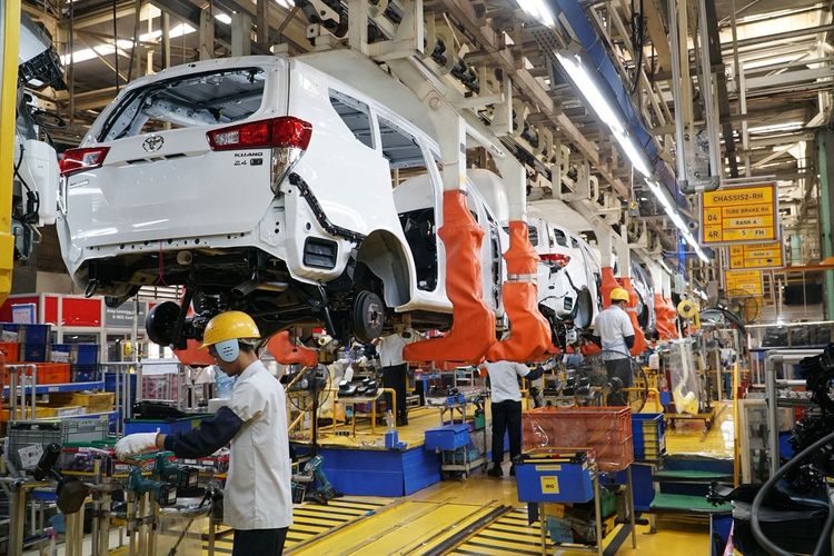 Pabrik mobil PT Toyota Motor Manufacturing Indonesia (TMMIN) di Karawang, Jawa Barat.