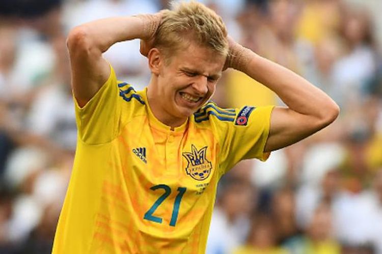 Gelandang muda Ukraina, Oleksandr Zinchenko, menunjukkan ekspresi kecewa pada laga versus Polandia di Piala Eropa 2016, Selasa (21/6/2016). Terkini, Zinchenko bakal menggelar laga amal untuk meningkatkan kesadaran terhadap krisis kemanusiaan di Ukraina.