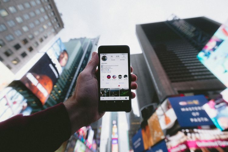 Ingin cari cowok green flag di aplikasi kencan online? Ini beberapa ciri-ciri cowok green flag yang harus kamu perhatikan menurut pakar.