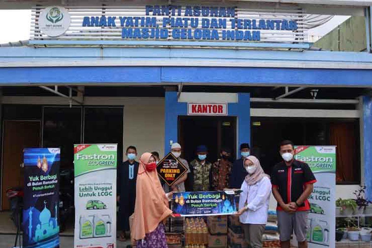 Mengusung semangat #TularkanKebaikan, Pertamina Lubricants juga menggandeng komunitas motor dan mobil untuk berbagi kepada yang membutuhkan.