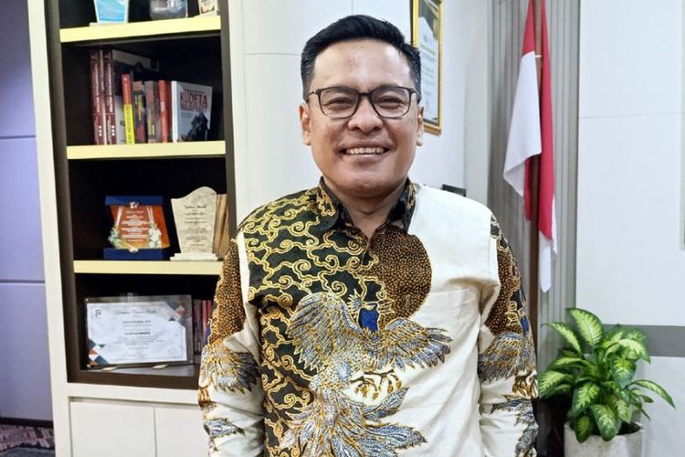 Wakil Ketua Dewan Perwakilan Rakyat Daerah (DPRD) Surabaya Arif Fathoni mengatakan, dengan penerapan sistem non-tunai secara menyeluruh dan terintegrasi, ia optimistis PAD dari sektor parkir dapat meningkat hingga Rp 50?60 miliar per tahun. 