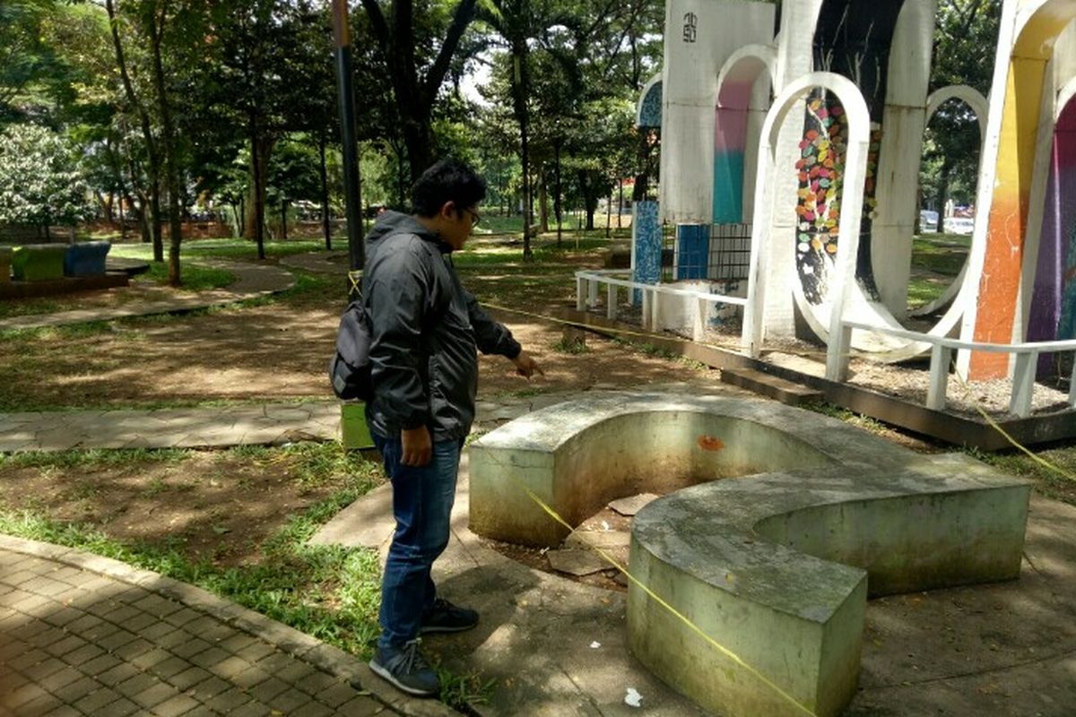 Mayat bayi berjenis kelamin laki-laki berada didalam tas ditemukan di Taman Menteng, Bintaro sektor 7, Pondok Aren, Tangerang Selatan, Senin (10/2/2020) pagi. 