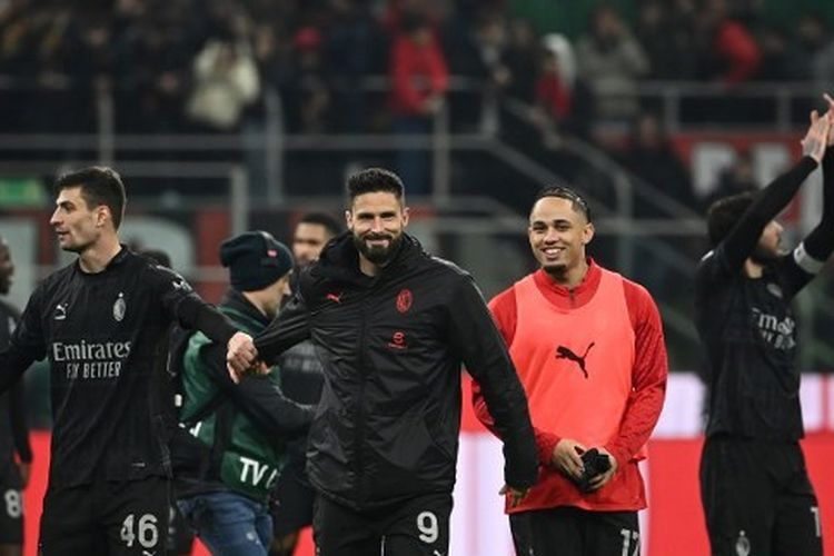 Penyerang Milan, Olivier Giroud, memimpin rekan setimnya untuk berselebrasi seusai laga lanjutan Liga Italia antara Milan vs Napoli di Stadion San Siro pada 11 Februari 2024. Artikel ini berisi hasil dan klasemen Liga Italia.