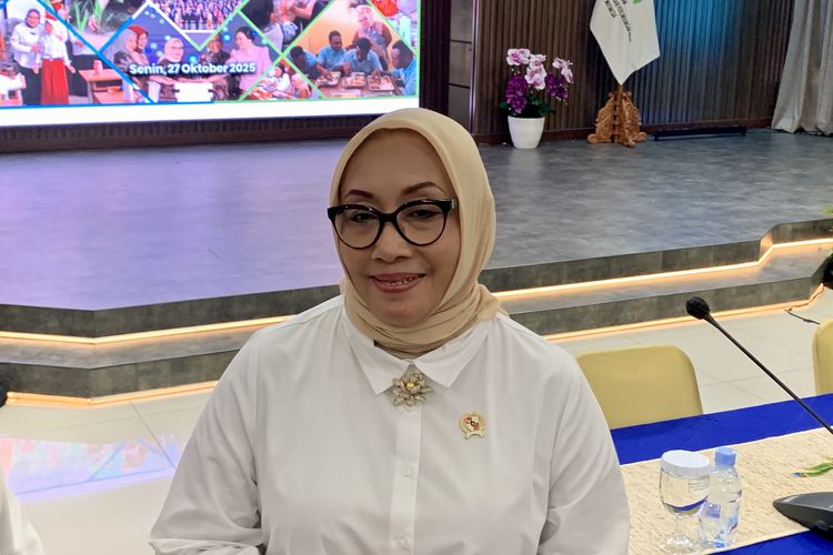 Menteri Pemberdayaan Perempuan dan Perlindungan Anak (PPPA), Arifah Fauzi saat ditemui di Kantor KemenPPPA, Jakarta Pusat, Senin (27/10/2025).