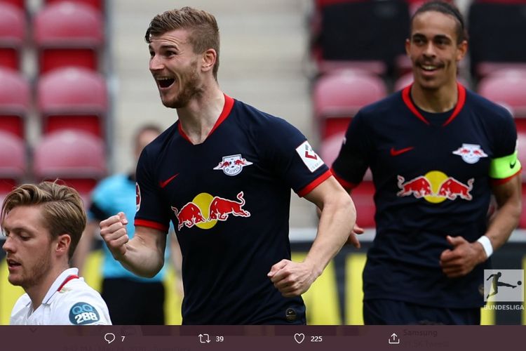Penyerang Red Bull Leipzig, Timo Werner, merayakan golnya ke gawang Mainz 05, Minggu (24/5/2020).