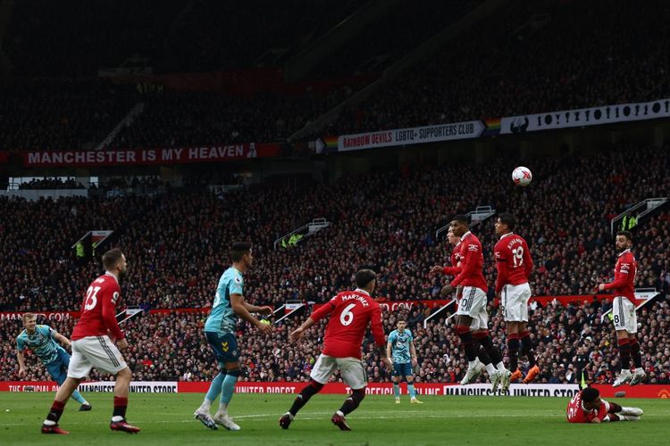 Pertandingan Man United vs Southampton pada pekan ke-27 Liga Inggris 2022-2023 di Stadion Old Trafford, Manchester, Inggris, Minggu (12/3/2023) malam WIB. (Photo by DARREN STAPLES / AFP) 