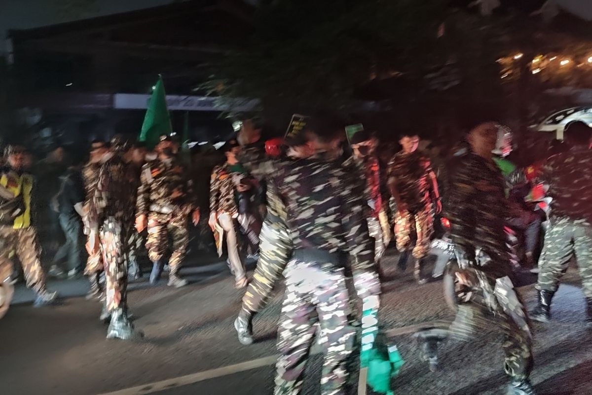 Massa dari Gerakan Pemuda (GP) Ansor DKI Jakarta mendatangi Holywings yang berada di Jalan Gunawarman, Kebayoran Baru, Jakarta Selatan, pada Jumat (24/6/2022) malam.