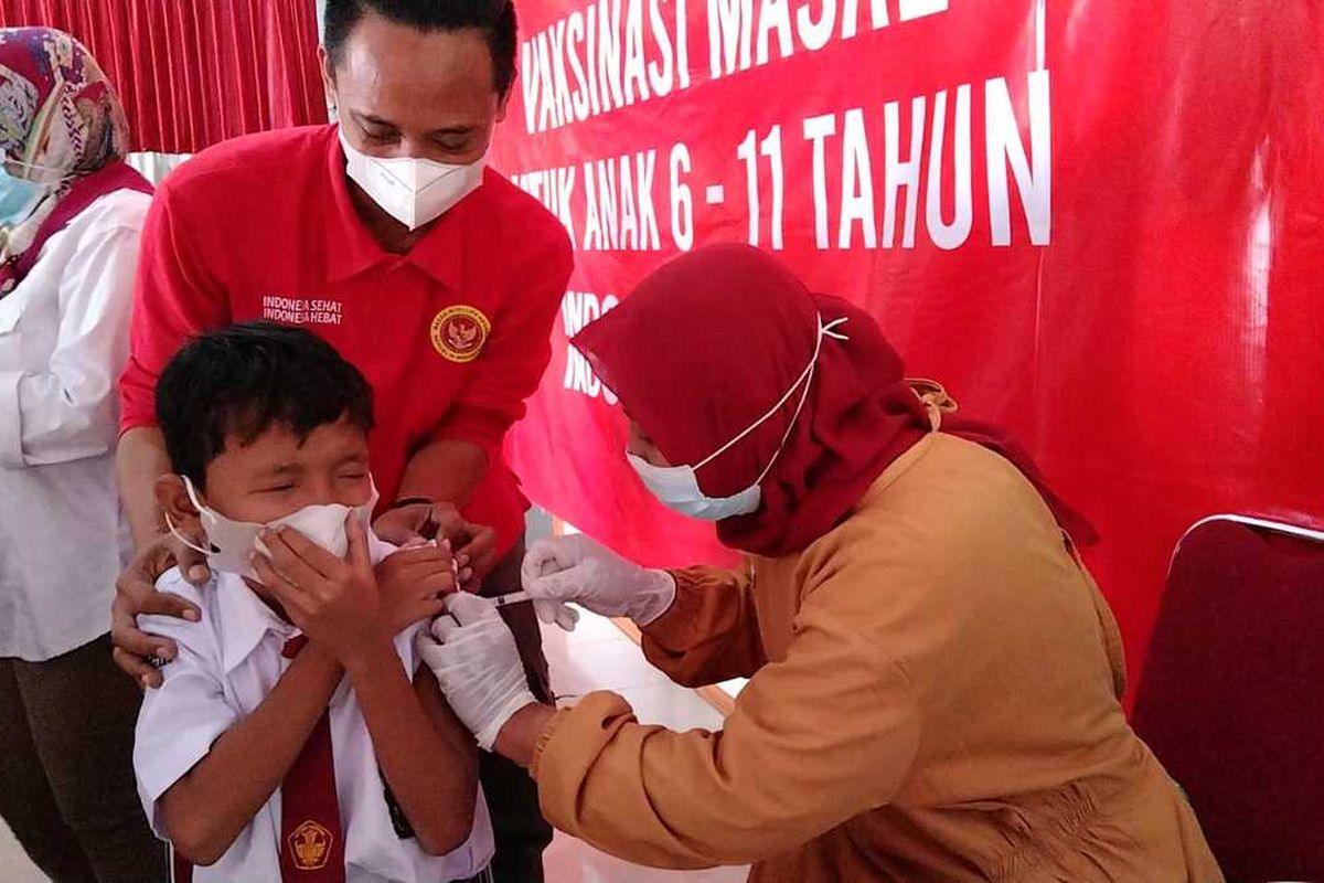 Badan Intelejen Negara Daerah (Binda) Jateng menggelar vaksinasi anak usia 6-11 tahun di Balai Desa Gunungwetan, Kecamatan Jatilawang, Kabupaten Banyumas, Selasa (4/1/2022).