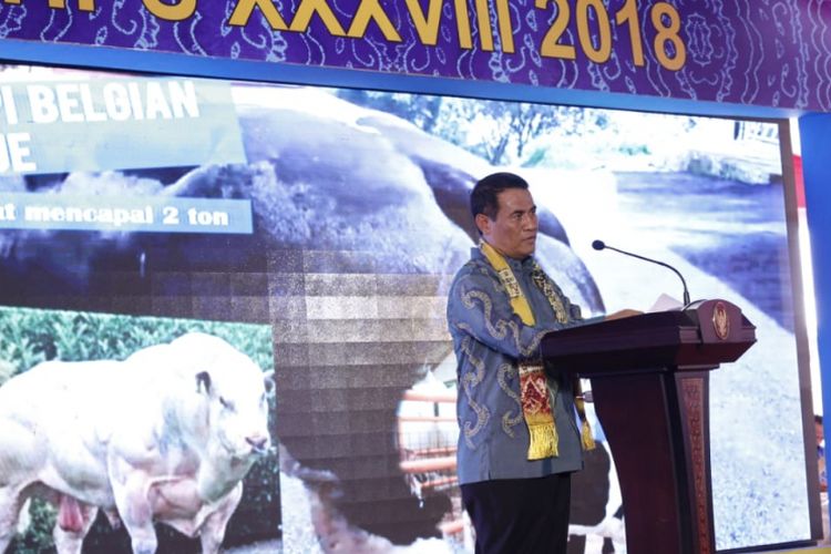 Menteri Pertanian Amran Sulaiman pada pembukaan puncak Peringatan HPS ke-38 di Desa Jejangkit, Kecamatan Jejangkit, Kabupaten Barito Kuala, Kalimantan Selatan, Kamis (18/10/2018). 