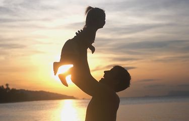 Tanggal 12 November diperingati sebagai Hari Ayah Nasional. Gagasan Hari Ayah mengikuti peringatan Hari Ibu dan Hari Anak yang terlebih dulu ada.