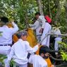 Perjuangan Guru di Balikpapan, Setiap Hari Harus Melintasi Sarang Buaya untuk Pergi ke Sekolah