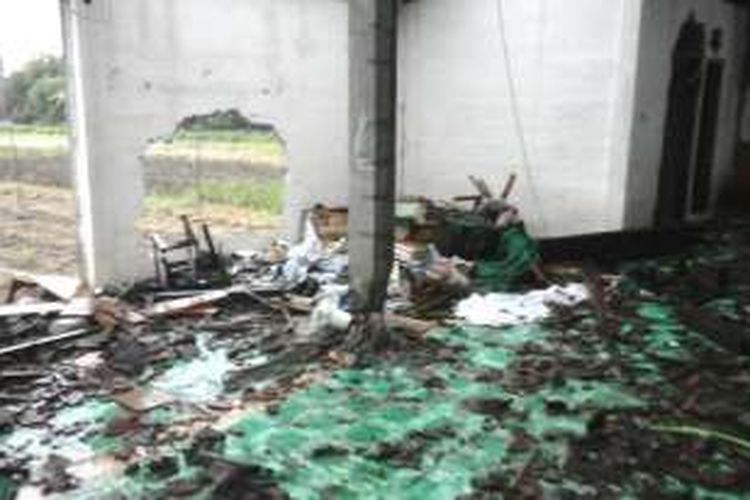 Masjid Ahmadiyah di Kelurahan Purworejo, Kecamatan Ringin Arum, Kabupaten Kendal, Jawa Tengah, Senin (23/5/2016) dini hari, dirusak sekelompok orang tidak dikenal.