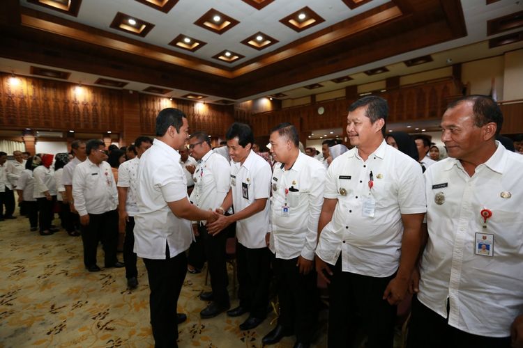 Wali Kota Semarang Hendrar Prihadi merotasi lebih dari tiga ratus aparatur sipil negara di Kota Semarang, Rabu (4/10/2017)