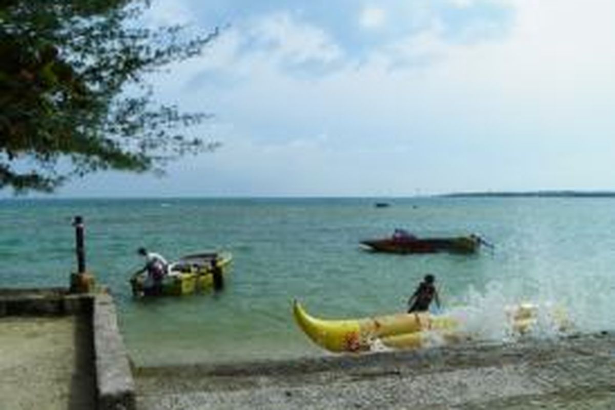 Banana boat di Beach Club, Tanjung Lesung, Pandeglang, Banten, Jumat (13/3/2015)