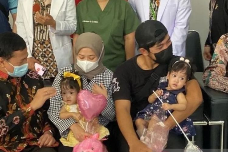 Bayi yang sebelumnya kembar siam, Ayesha dan Aleeya boleh dipulangkan setelah menjalani operasi di RSHS Bandung, Kota Bandung, Jawa Barat, Jumat (13/1/2023).