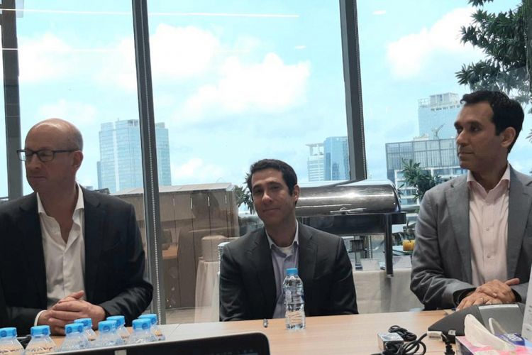 David Chinn, Senior Partner and Global Leader McKinsey; Rich Isenberg, McKinsey Senior Advisor; Aman Dhingra Associate Partner and Co-Leader Southeast Asia McKinsey (ki-ka) dalam diskusi seputar cyber security di Jakarta, Rabu (30/1/2019).
