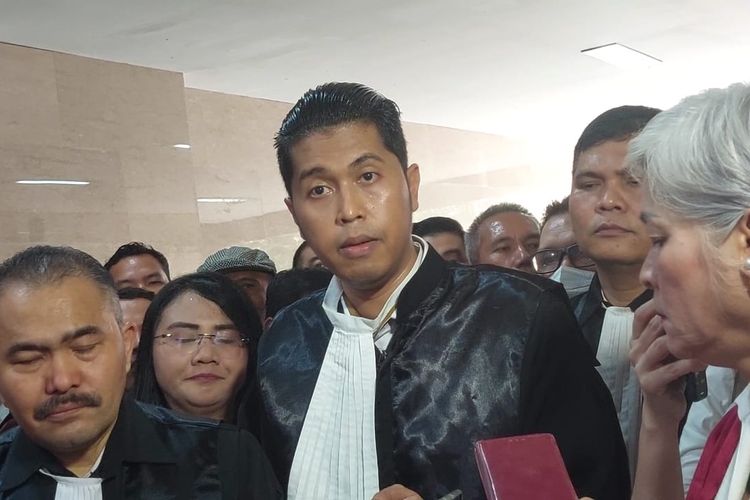 Kuasa hukum Kamaruddin, Martin Lukas Simanjuntak di Lobi Bareskrim, Mabes Polri, Jakarta, Senin (14/8/2023).