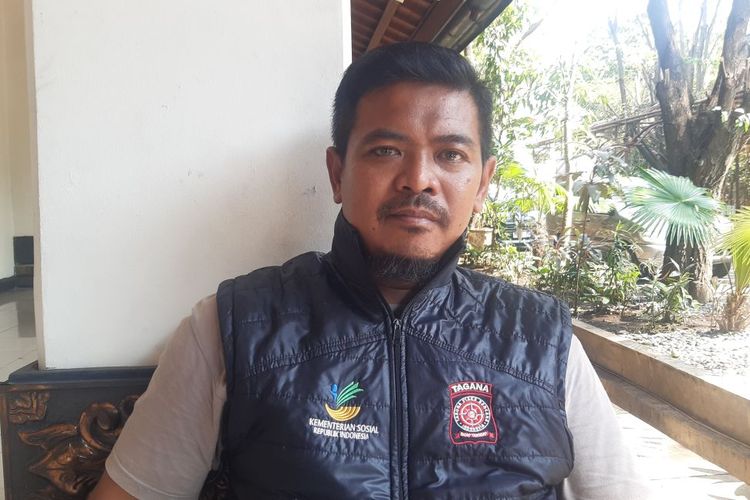 Endi Yudha Baskoro (40), warga Jagalan, Jebres, Solo, Jawa Tengah mengabdikan hidup jadi relawan Tagana.