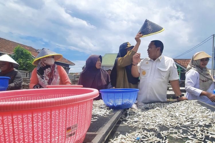 Gubernur Lampung Arinal Djunaidi saat peresmian kampung nelayan modern, Rabu (7/2/2024).