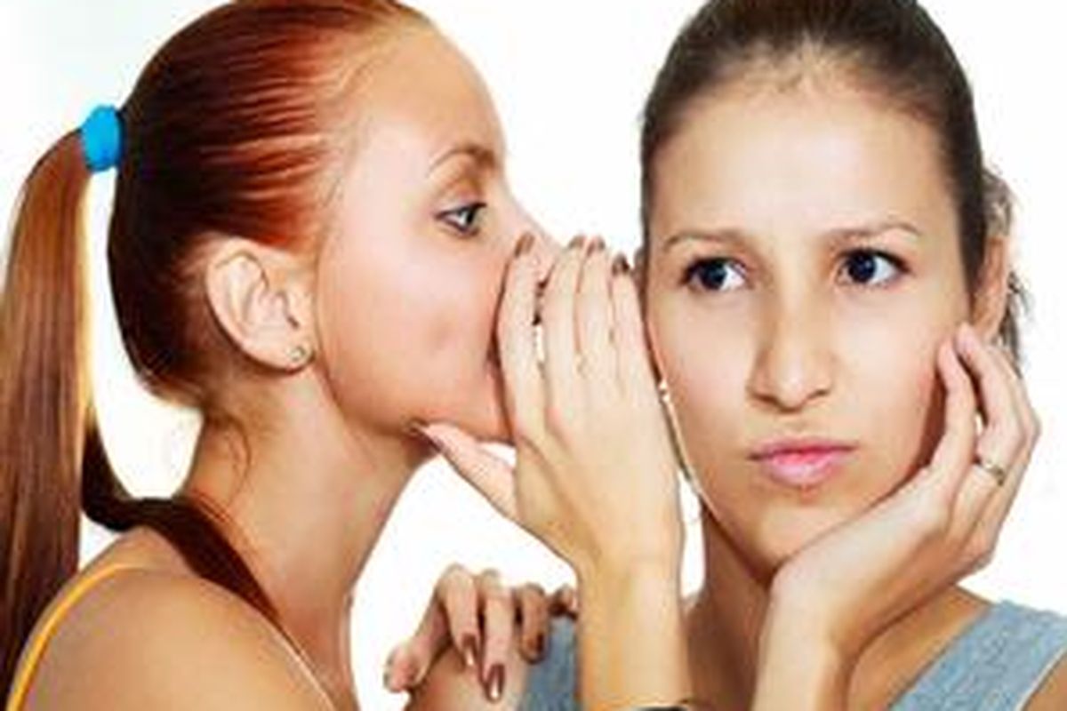 Perempuan juga memilih bergosip empat mata saja ketimbang ramai-ramai.
