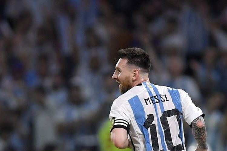 Lionel Messi mampu mencetak tiga gol alias hattrick pada babak pertama laga Argentina vs Curacao di Estadio Unio Madre de Ciudades, Rabu (29/3/2023). Dia hanya butuh 37 menit untuk melakukannya.