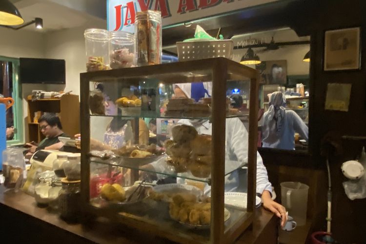 Display makanan Kedai Es Teh Jaya Abadi