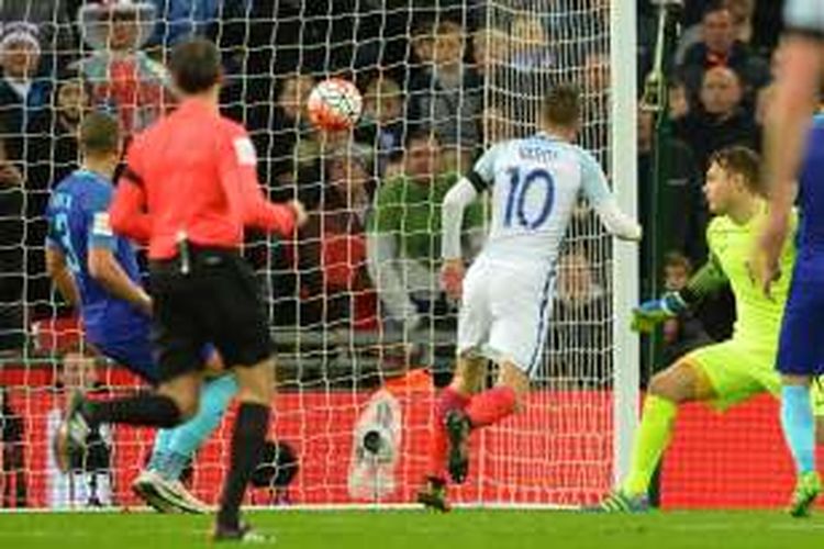 Jamie Vardy mencetak gol Inggris ke gawang Belanda pada partai uji coba di Stadion Wembley, 2 Juni 2016.