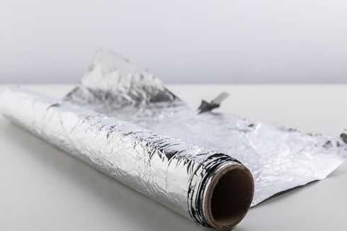 4 Kegunaan Aluminium Foil untuk Membersihkan Berbagai Benda di Rumah