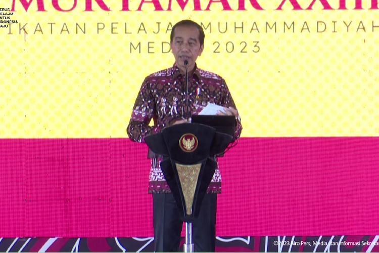 Presiden Joko Widodo berpidato dalam acara pembukaan Muktamar XXIII Ikatan Pelajar Muhammadiyah di Deli Serdang, Sabtu (19/8/2023).