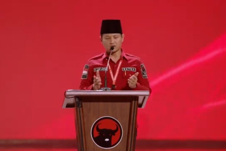 Bupati Trenggalek membaca doa dalam kegiatan Rakernas V PDI Perjuangan di Jakarta, Senin (27/05/2024)