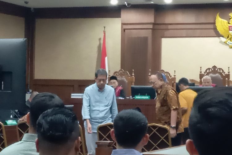 Tersangka sekaligus eks petinggi PT Pertamina Alfian Nasution dan Hanung Budya Yuktyanta dalam sidang di Pengadilan Tipikor pada Pengadilan Negeri Jakarta Pusat, Senin (20/10/2025).