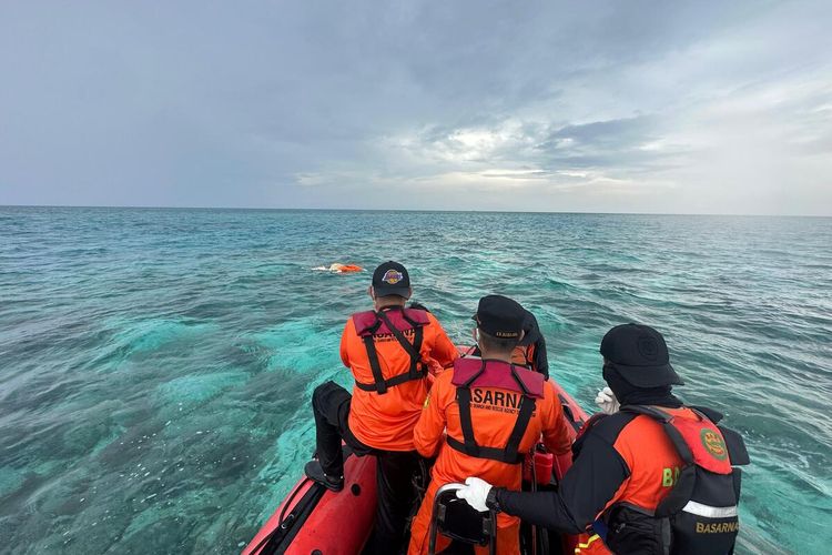 Satu jenazah lagi telah ditemukan oleh tim SAR gabungan di perairan Taman Nasional Takabonerate, Kabupaten Kepulauan Selayar, Sulawesi Selatan dalam keadaan mengapung, Selasa (19/3/2024).