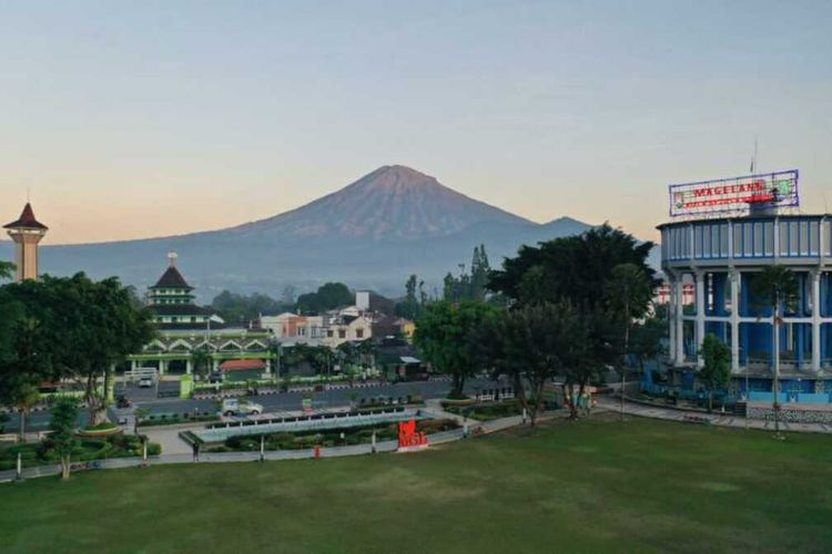 Alun-alun Kota Magelang, Jawa Tengah.