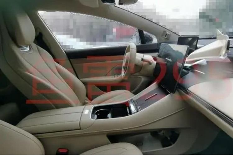 Interior mobil listrik Luxeed EH3, hasil kerja sama Chery dengan Huawei