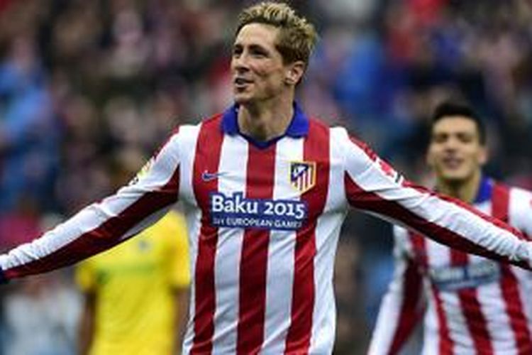 Fernando Torres tertawa bahagia merayakan gol di hadapan publiknya sendiri di Stadion Vicente Calderon. 