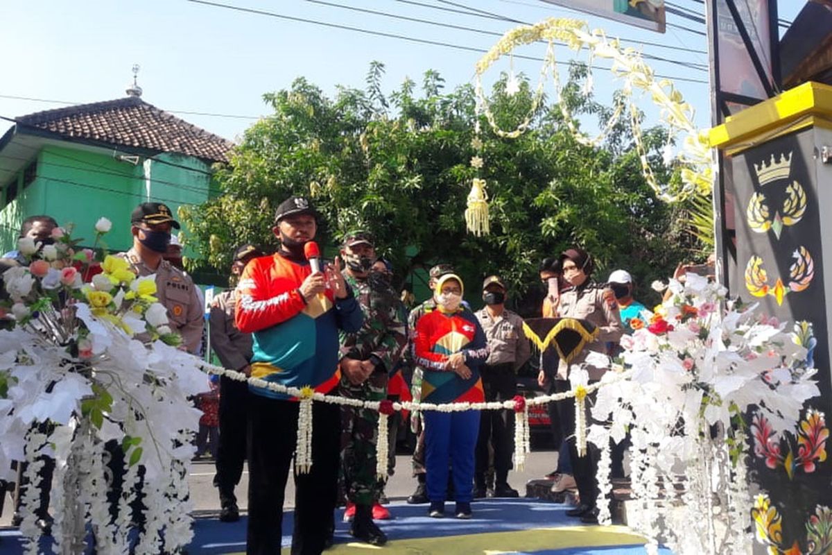 Wali Kota Madiun Maidi didampingi Wakil Wali Kota Inda Raya dan Kapolres Madiun Kota AKBP Raden Bobby Aria Prakasa meresmikan Kampung Semeru Tangguh di Bumi Indah Winongo, Kota Madiun. 