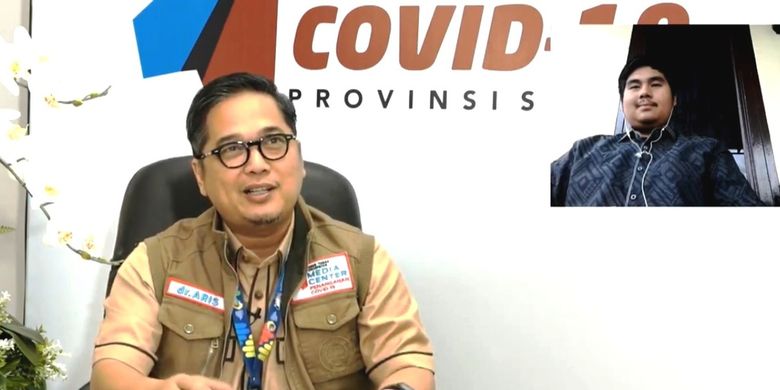 Juru Bicara GTPP Covid-19 Provinsi Sumut dr Aris Yudhariansyah konferensi video secara live dengan Muhammad Aulia Rizki Aqsa, Jumat (1/5/2020)