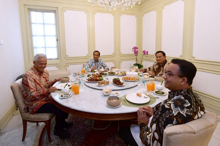 Suasana makan siang bersama antara Presiden Joko Widodo dengan tiga bakal capres, Prabowo Subianto, Ganjar Pranowo dan Anies Baswedan di Istana Merdeka, Jakarta, Senin (30/10/2023).