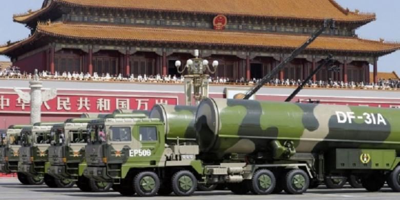 Sebuah parade militer China di Beijing pada September lalu.
