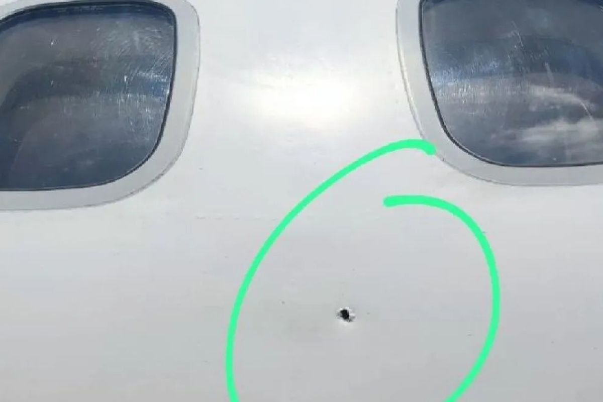 Pesawat Wings Air dengan nomor penerbangan PK-WJT ditembak KKB saat mendarat di Bandara Nop Goliat Dekai, Kabupaten Yahukimo, Papua Pegunungan, Sabtu (17/2/2024). a.