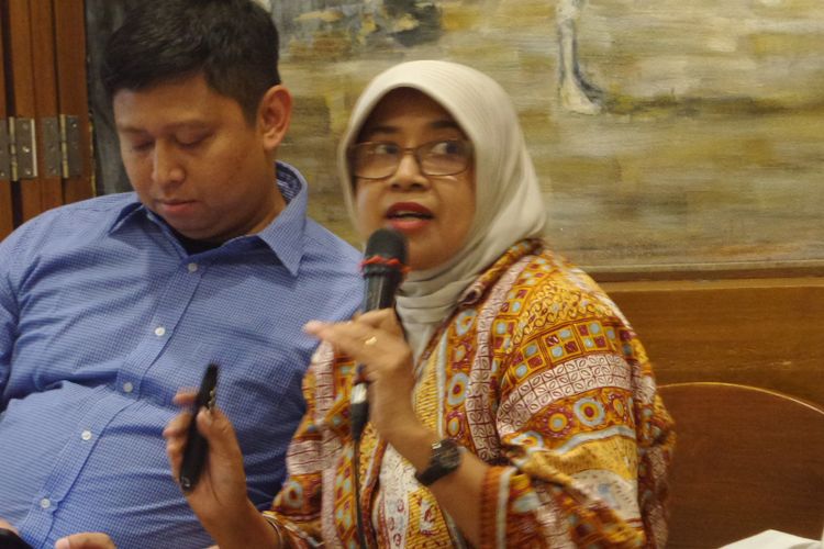 Aktivis Koalisi Nasional Reformasi Penyiaran Nina Armando dalam diskusi di Jakarta, Minggu (17/9/2017).