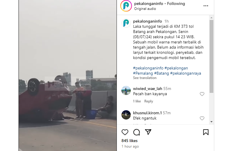 Kecelakaan tunggal di Tol Batang hingga membuat mobil terbalik.