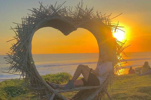 The Beach Love, Kafe Tempat Nikmati Panorama Pantai Cinta Kedungu Bali