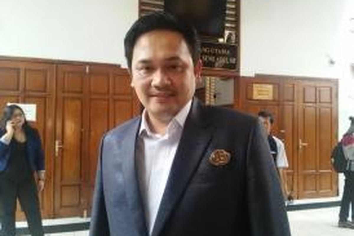 Farhat Abbas diabadikan usai sidang pembacaan putusan di Pengadilan Negeri Jakarta Selatan, Senin (24/8/2015) sore.