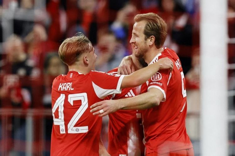 Para pemain Bayern Muenchen merayakan gol Harry Kane saat Bayern mengandaskan wakil Belgia, Club Brugge, dengan skor 4-0 pada laga matchday 3 Liga Champions, Kamis (23/10/2025) dini hari WIB.