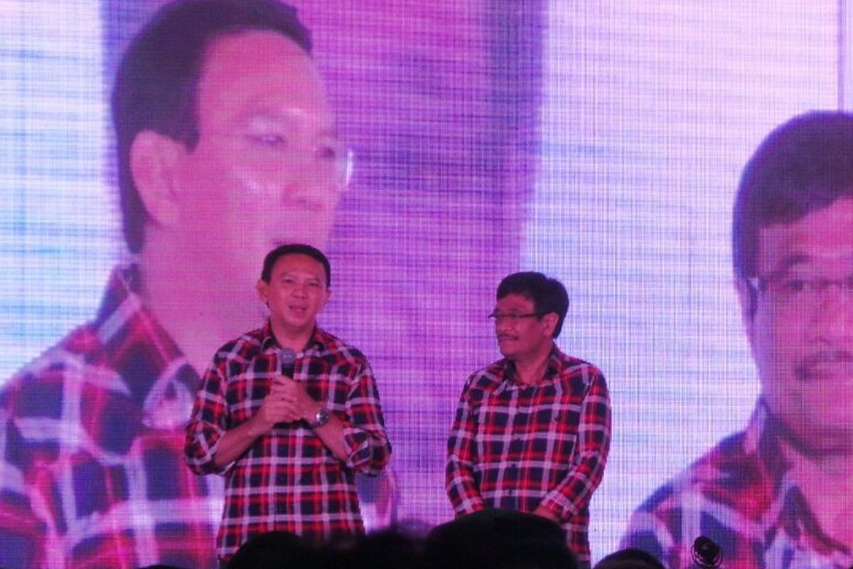 Calon gubernur-wakil gubernur nomor pemilihan dua DKI Jakarta Basuki Tjahaja Purnama-Djarot Saiful Hidayat saat memberi pidato politik, di Hotel Pullman, Jakarta Pusat, Sabtu (11/2/2017).