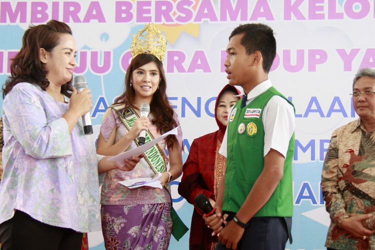 Ketua TP PKK Kota Semarang, Tia Hendrar Prihadi, pada acara edukasi pengelolaan sampah di Balaikota Semarang, Rabu (10/5/2017). 